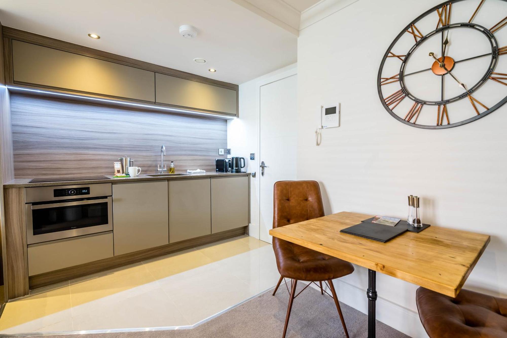 York Cocoa Suites Extérieur photo